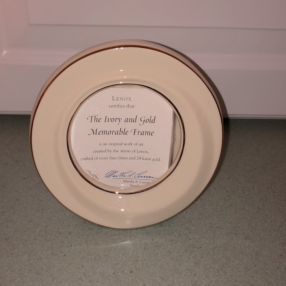 LENOX- Ivory Picture frame